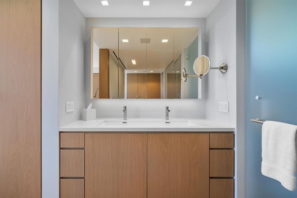 Bathroom, Dual Sink Vanities, Interior, Recessed Lighting