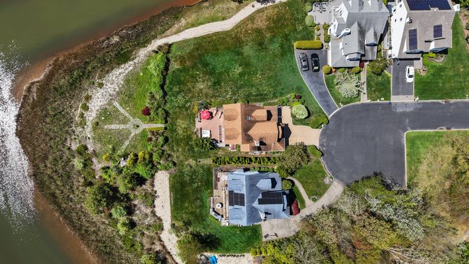 Exterior, Drone