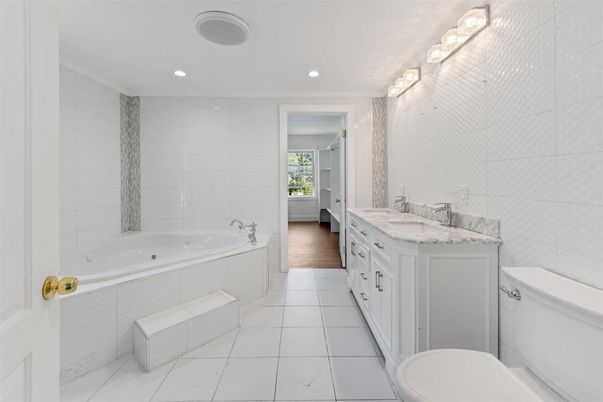 Bathroom, Dual Sink Vanities, Interior, Recessed Lighting