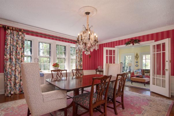 Chandelier, Dining room, Interior, Living room, Wood Texture Flooring