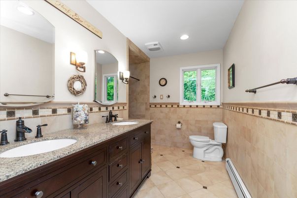 Bathroom, Dual Sink Vanities, Interior, Recessed Lighting