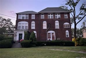 Exterior, Facade, Brick Facade, Georgian