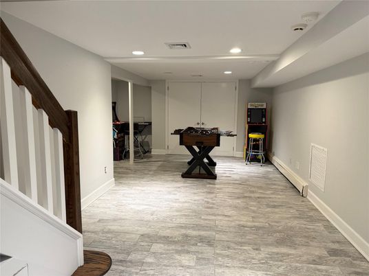 Game Room, Interior, Recessed Lighting