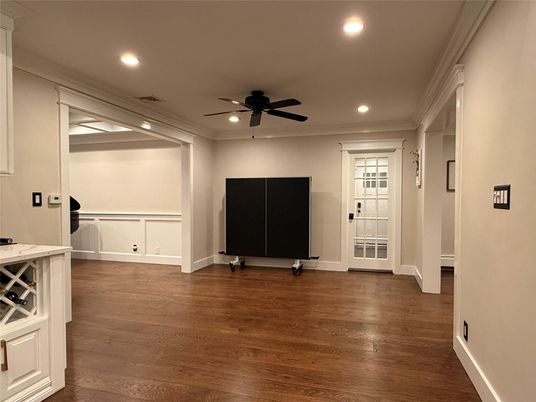 Interior, Recessed Lighting, Wood Texture Flooring