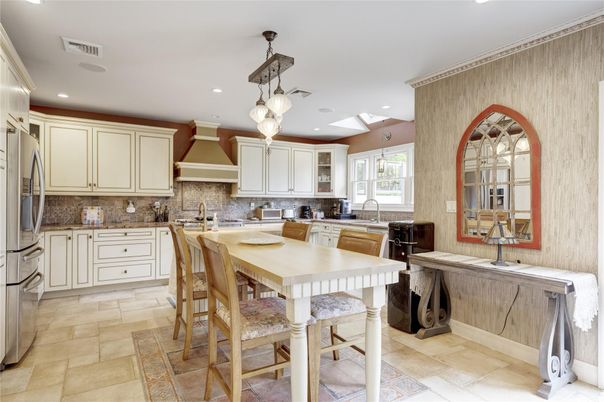 Dining room, Interior, Kitchen, Pendant Lights, Recessed Lighting, Stainless Steel Appliances