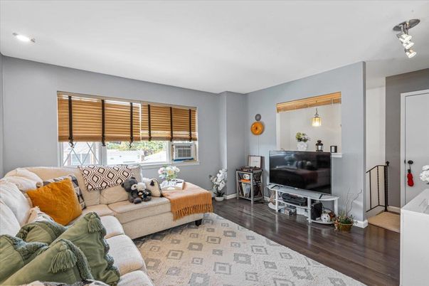 Interior, Living room, Pendant Lights, Recessed Lighting, Wood Texture Flooring