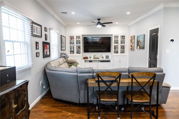 Interior, Living room, Recessed Lighting, Wood Texture Flooring