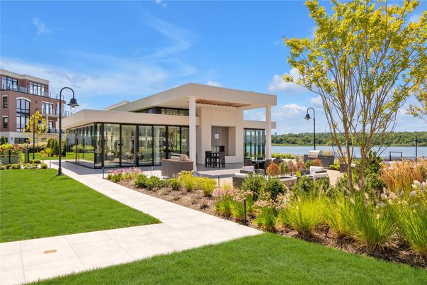 Backyard, Exterior, Facade, Water, Modern