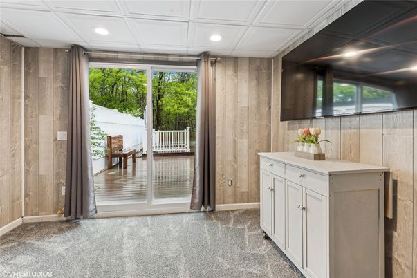 Empty room, Interior, Recessed Lighting, Wooden Walls