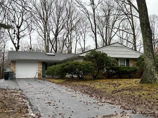 Attached, Exterior, Facade, Ranch