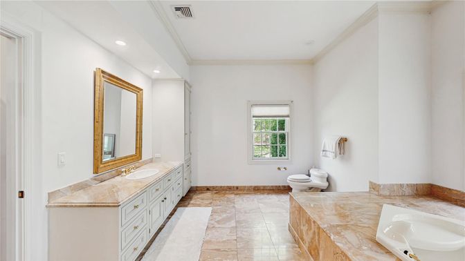Bathroom, Dual Sink Vanities, Interior, Recessed Lighting