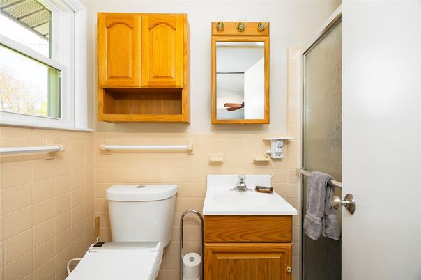 Bathroom, Dual Sink Vanities, Interior