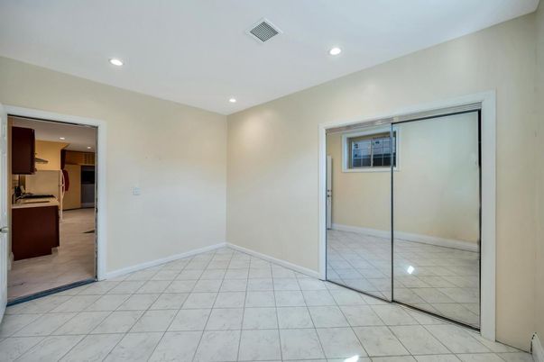 Empty room, Interior, Marble, Recessed Lighting