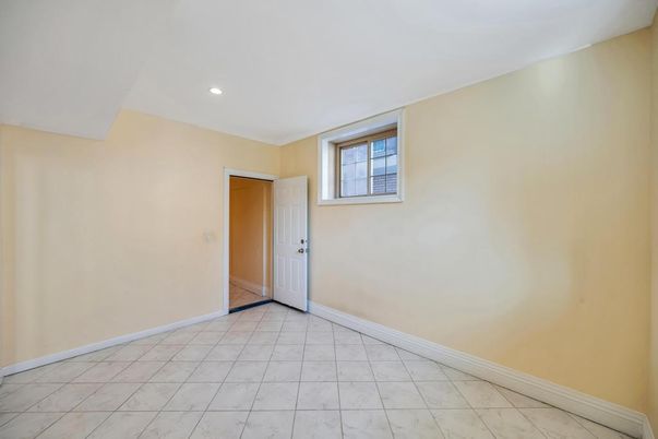 Empty room, Interior, Marble, Recessed Lighting