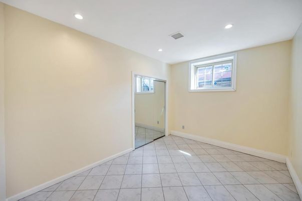 Empty room, Interior, Marble, Recessed Lighting