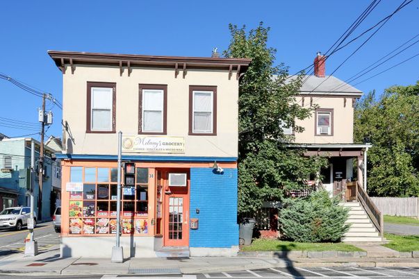 Exterior, Facade, American Foursquare