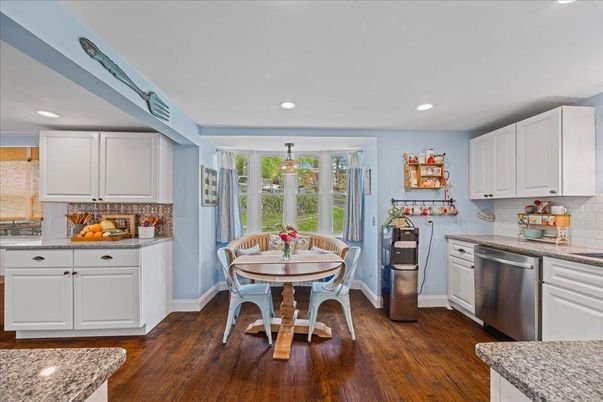 Dining room, Interior, Kitchen, Pendant Lights, Recessed Lighting, Wood Texture Flooring