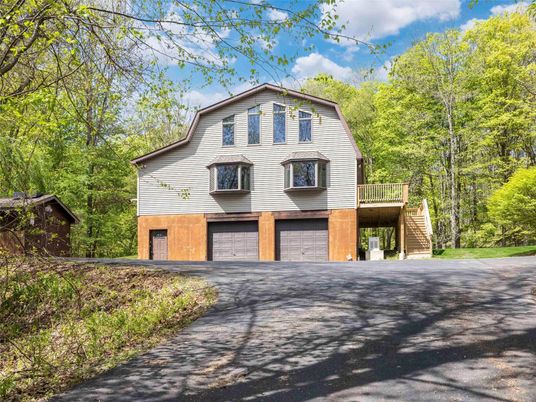 Attached, Exterior, Facade, Raised Ranch