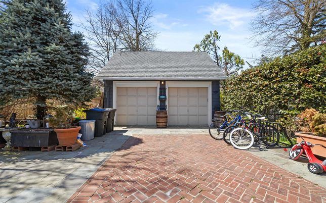 Detached Garage, Exterior