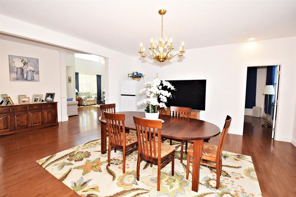 Chandelier, Dining room, Interior, Recessed Lighting, Wood Texture Flooring