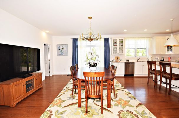 Chandelier, Dining room, Interior, Kitchen, Pendant Lights, Recessed Lighting, Wood Texture Flooring