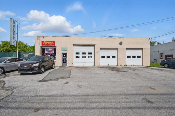 Detached Garage, Exterior