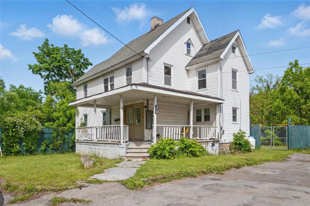 Exterior, Facade, Queen Anne Victorian