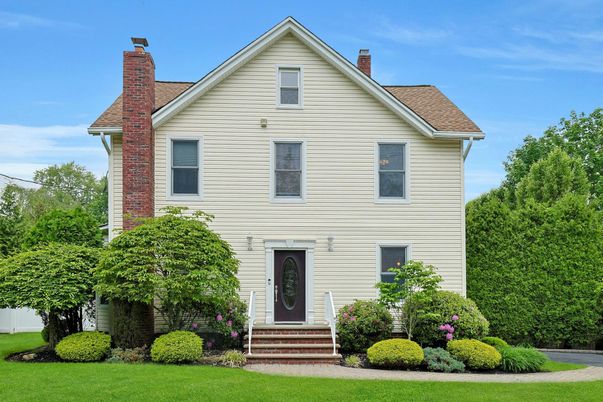 Exterior, Facade, Queen Anne Victorian