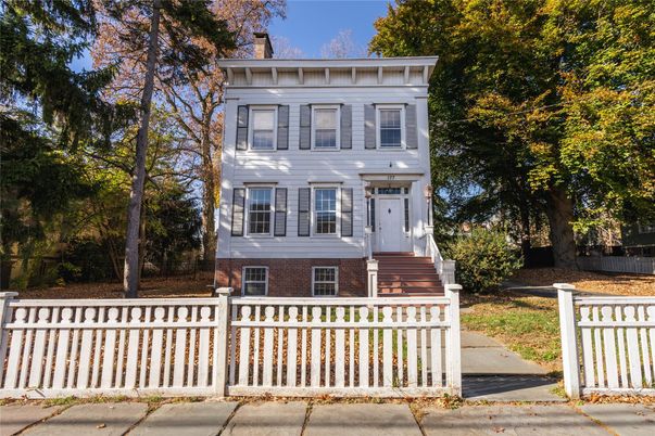 Exterior, Facade, American Foursquare