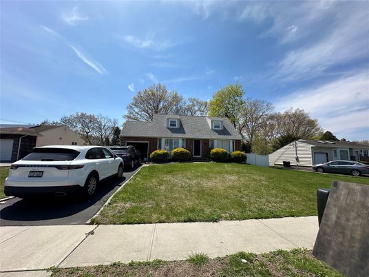 Attached, Exterior, Facade, Cape Cod