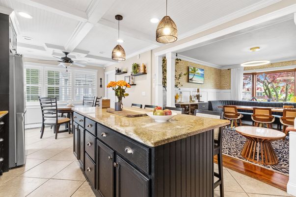 Dining room, Interior, Pendant Lights, Recessed Lighting