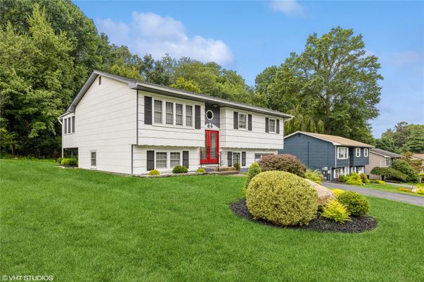 Backyard, Exterior, Facade, Raised Ranch