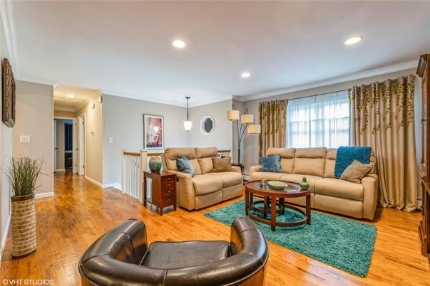 Interior, Living room, Pendant Lights, Recessed Lighting, Wood Texture Flooring