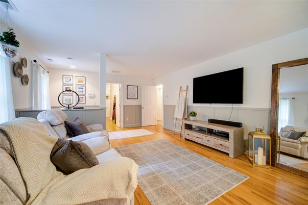 Interior, Living room, Recessed Lighting, Wood Texture Flooring