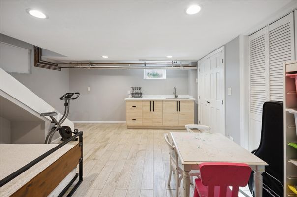 Fitness Equipment, Interior, Recessed Lighting, Wood Texture Flooring