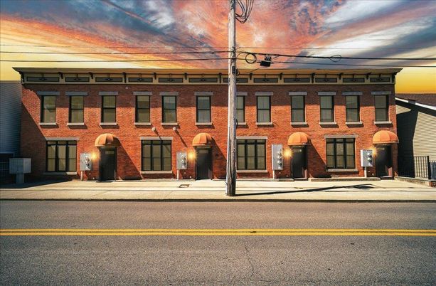 Exterior, Facade, Brick Facade, Georgian