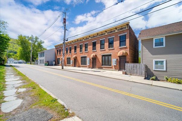 Exterior, Facade, Brick Facade, Rowhouse