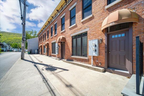 Exterior, Facade, Brick Facade, Rowhouse