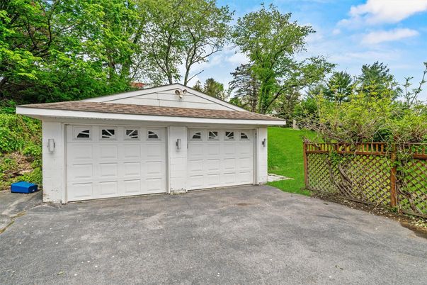 Detached Garage, Exterior