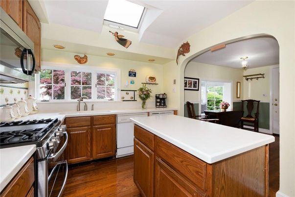 Dining room, Interior, Kitchen, Stainless Steel Appliances, Wood Texture Flooring