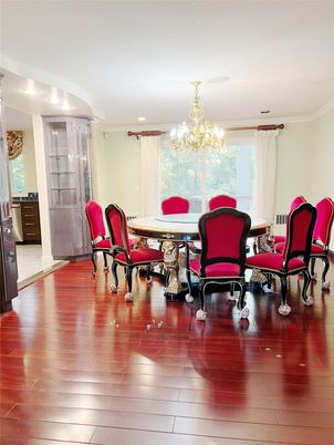 Chandelier, Dining room, Interior, Recessed Lighting, Wood Texture Flooring