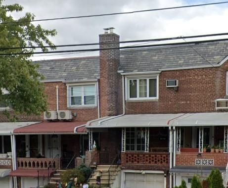 Exterior, Facade, Brick Facade, Rowhouse