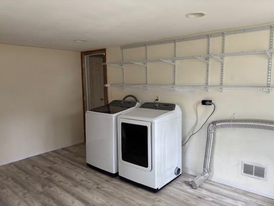 Interior, Recessed Lighting, Washer, Wood Texture Flooring
