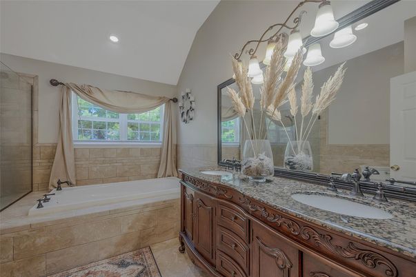 Bathroom, Dual Sink Vanities, Interior, Recessed Lighting