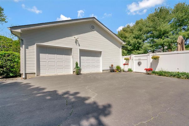 Detached Garage, Exterior