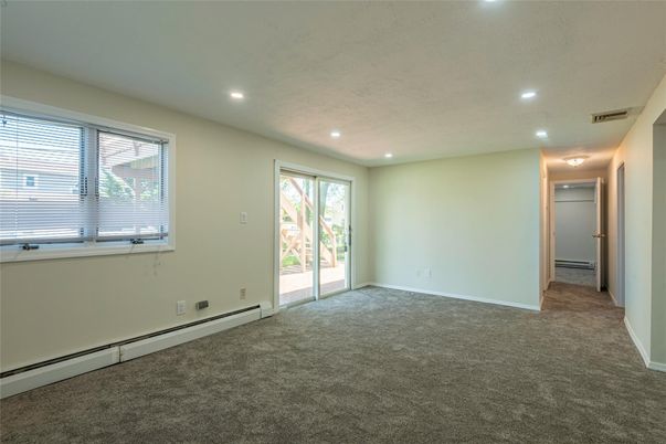 Empty room, Interior, Recessed Lighting