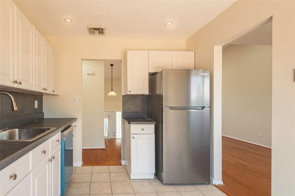 Interior, Kitchen, Pendant Lights, Recessed Lighting, Wood Texture Flooring