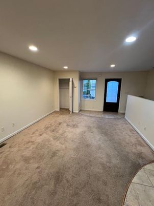 Empty room, Interior, Recessed Lighting