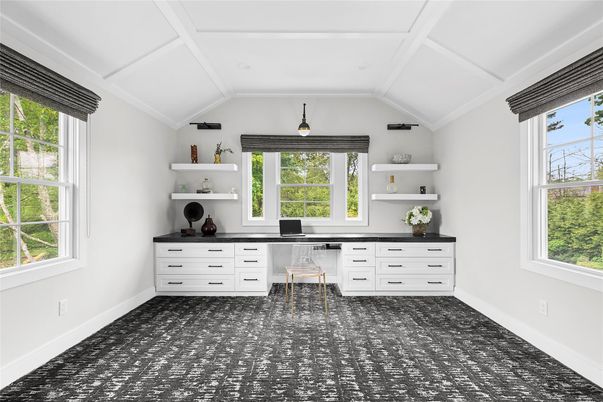 Home Office, Interior
