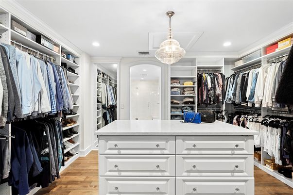 Interior, Pendant Lights, Recessed Lighting, Walk-in Closets, Wood Texture Flooring